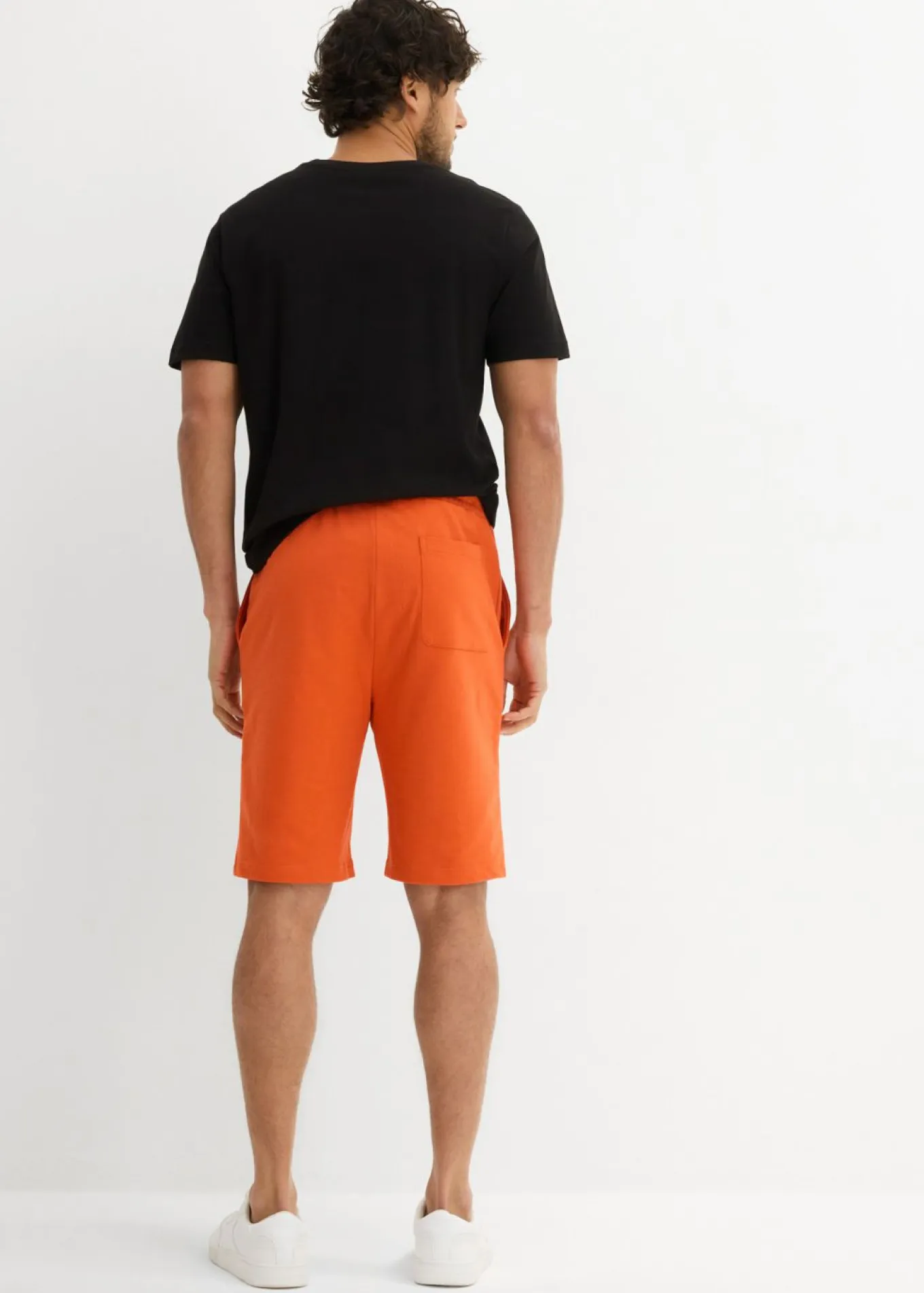 Camiseta y bermudas de chándal (2 piezas)