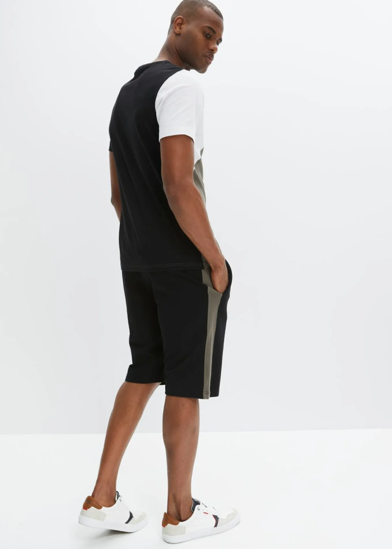 Camiseta y bermudas de chándal (2 piezas)