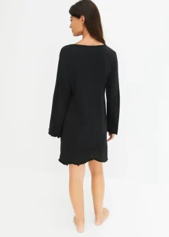 Camisón con encaje delicado