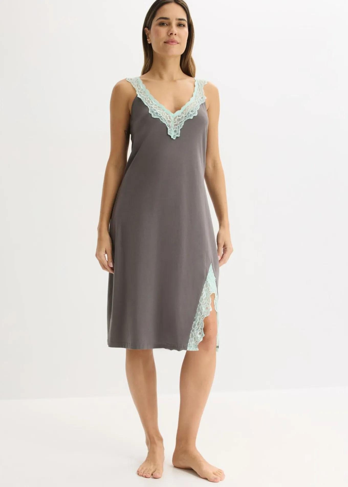 Camisón con viscosa y encaje