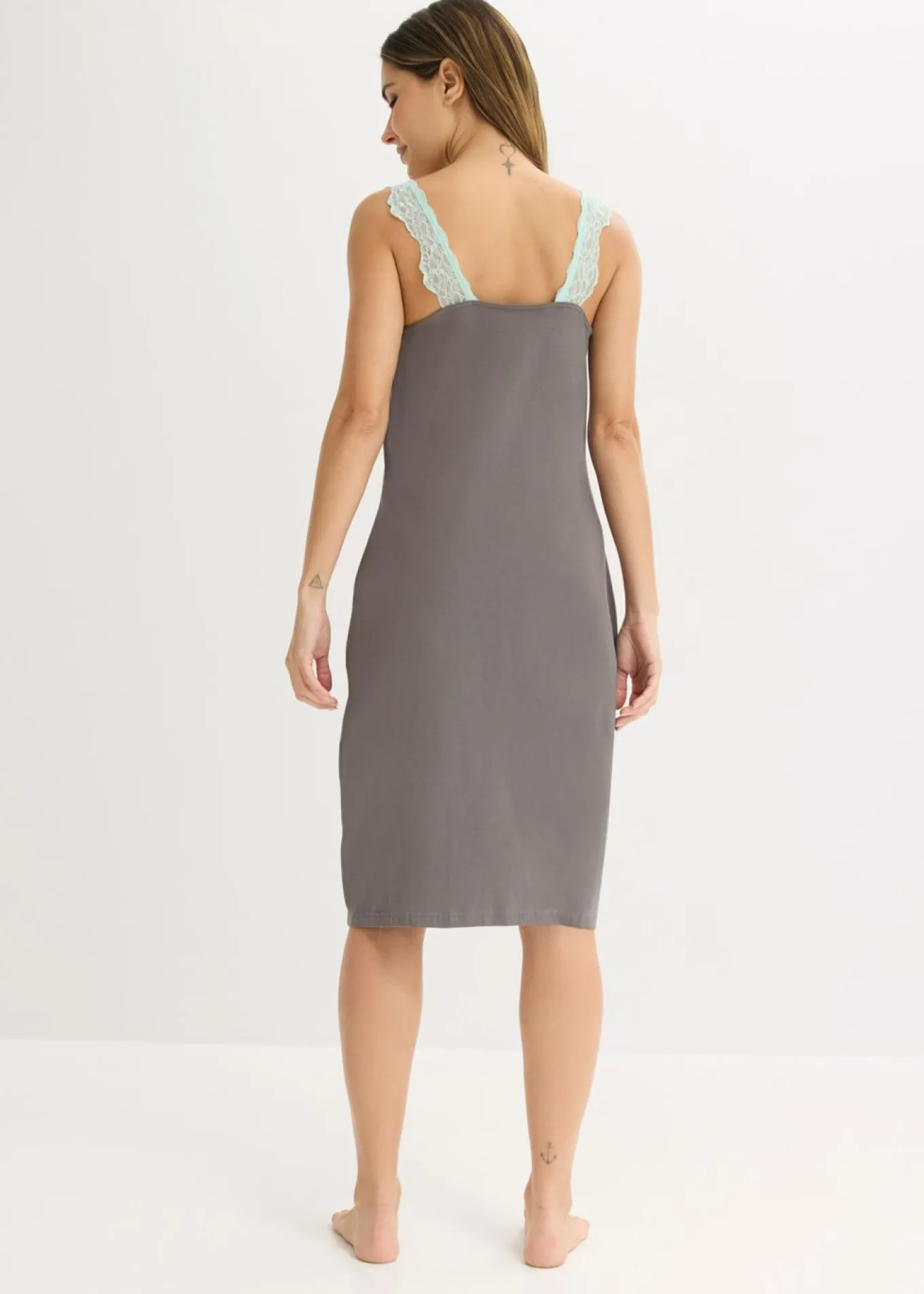 Camisón con viscosa y encaje
