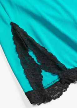 Camisón corto con un encaje delicado