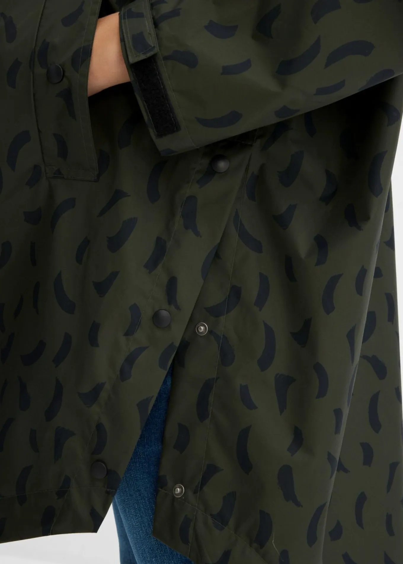 Capa impermeable premamá 3 en 1 con inserto de porteo y bolsa