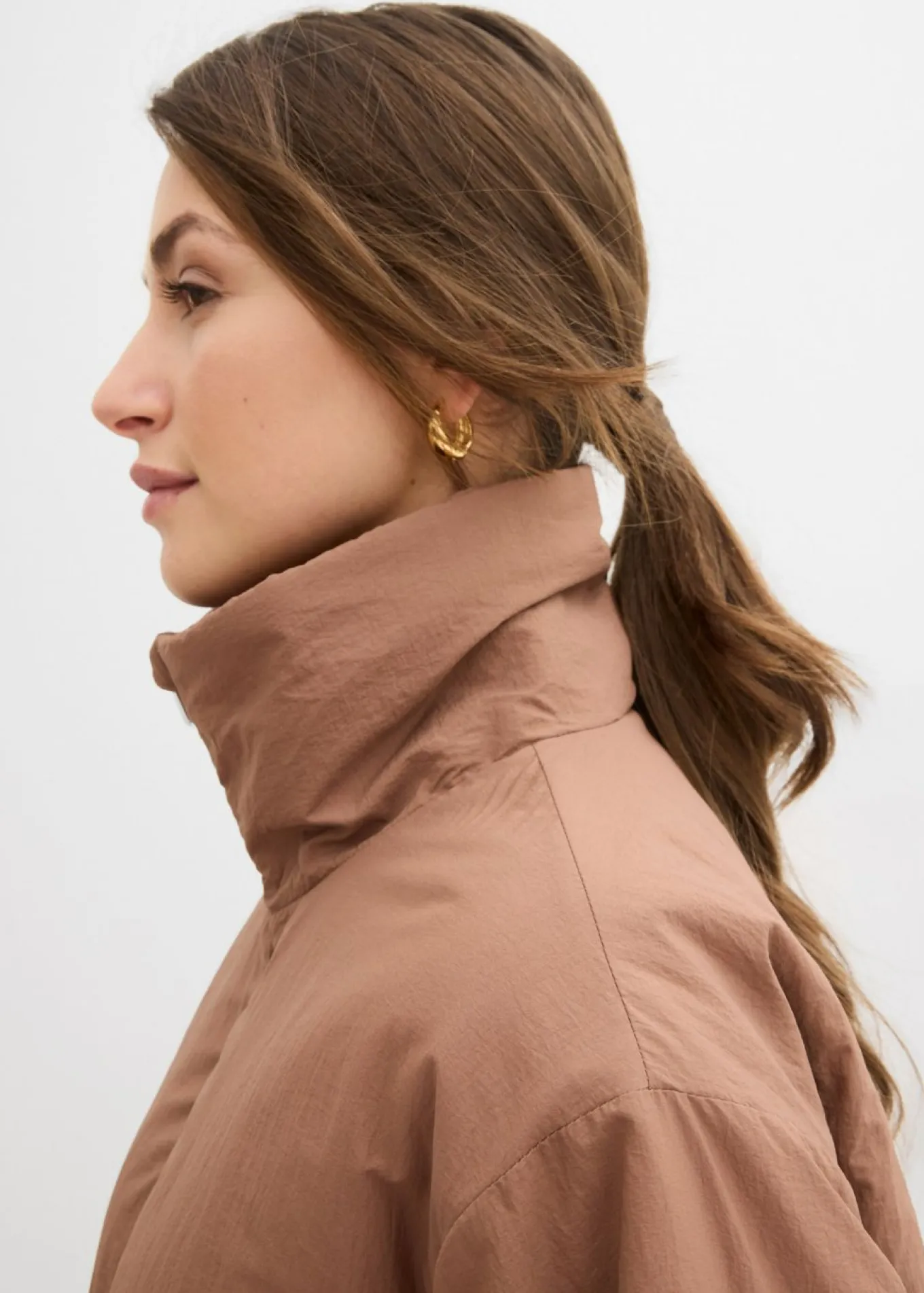 Cazadora repelente al agua con dobladillo abullonado