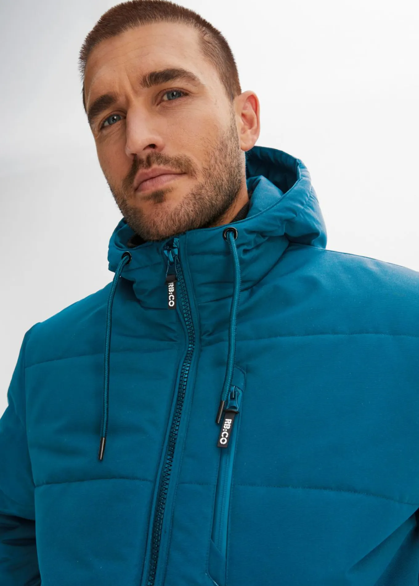 Chaqueta acolchada de invierno tipo cazadora con capucha