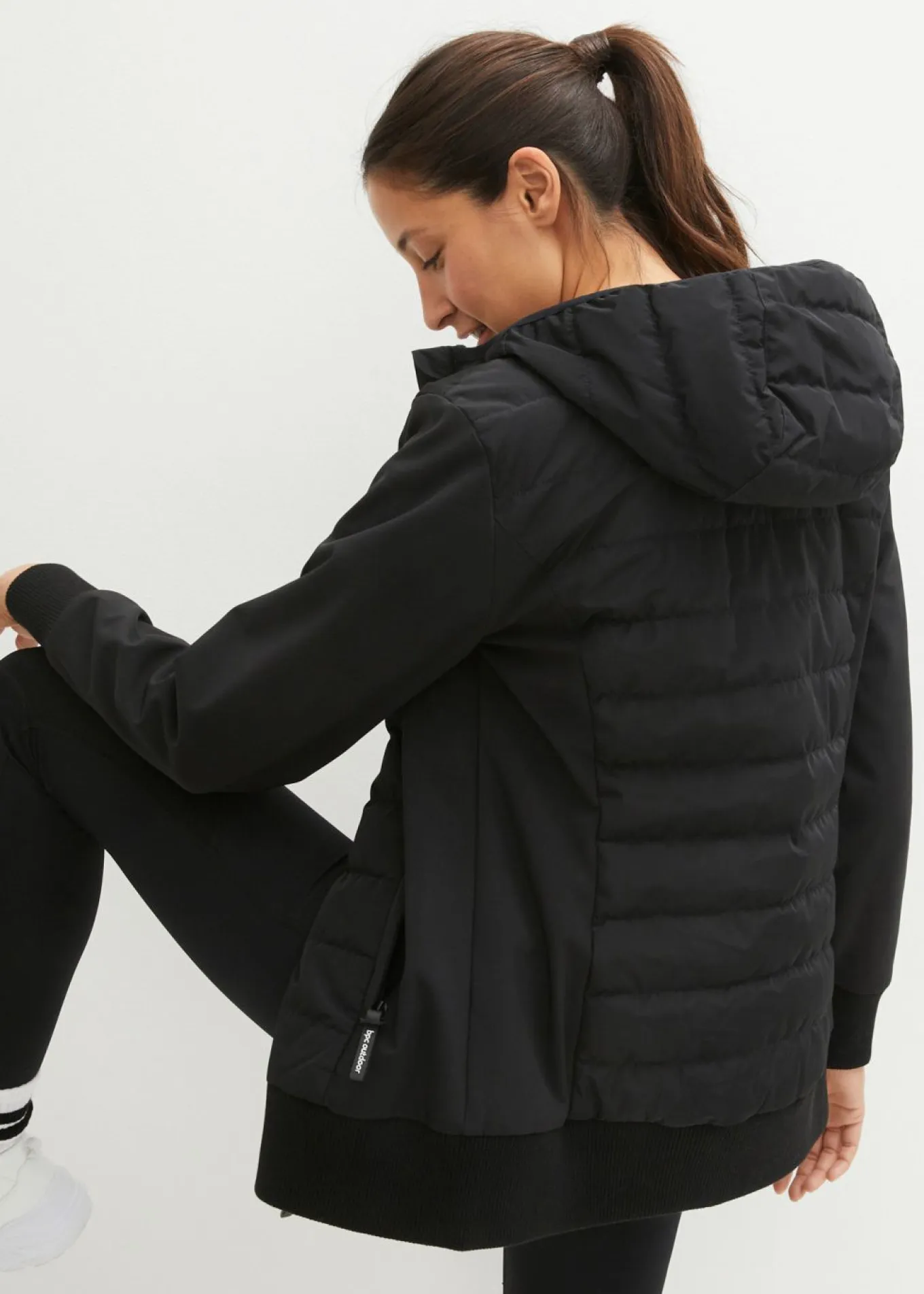 Chaqueta acolchada híbrida con mezcla de materiales, repelente al agua