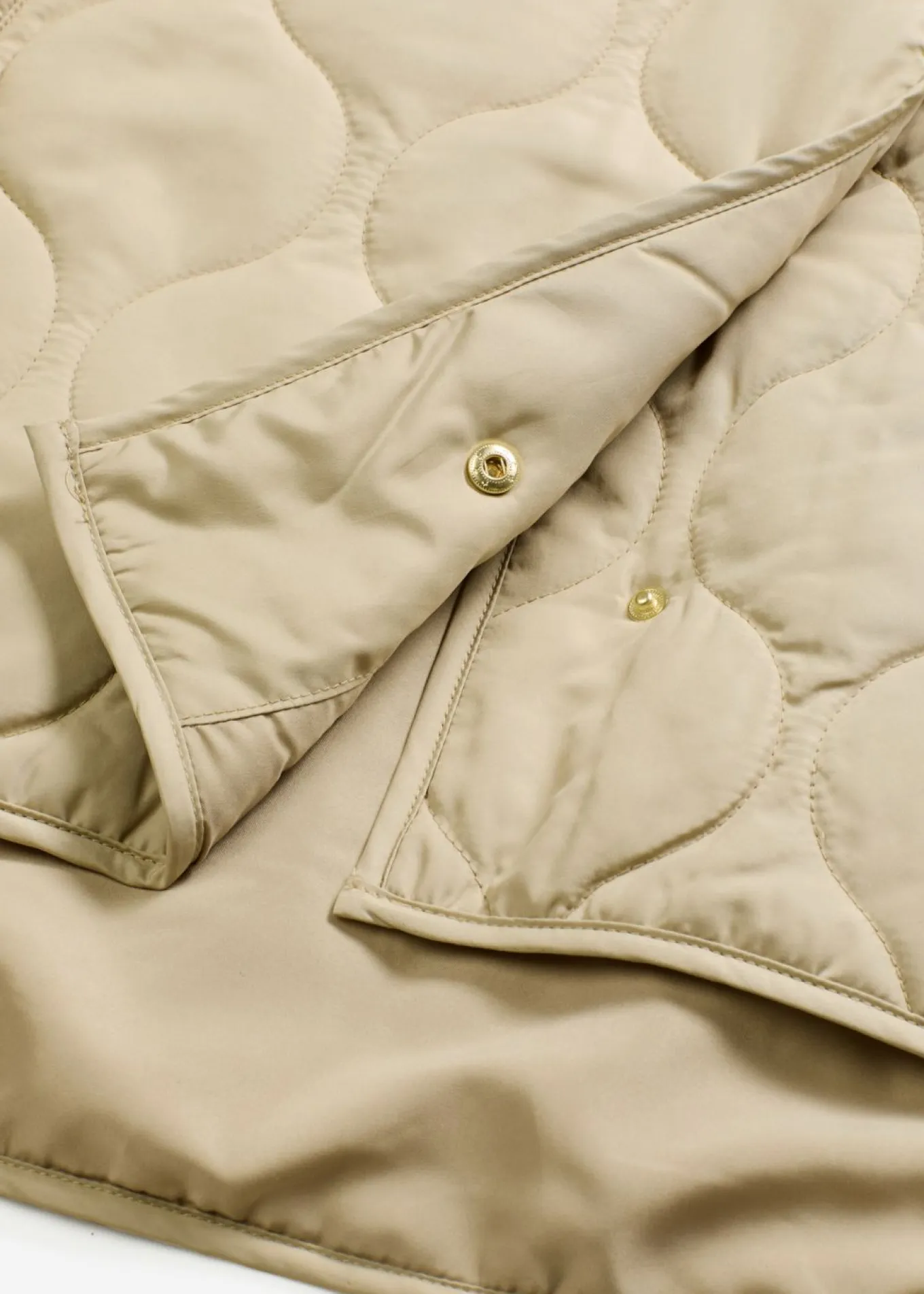 Chaqueta acolchada ultraligera con corte holgado