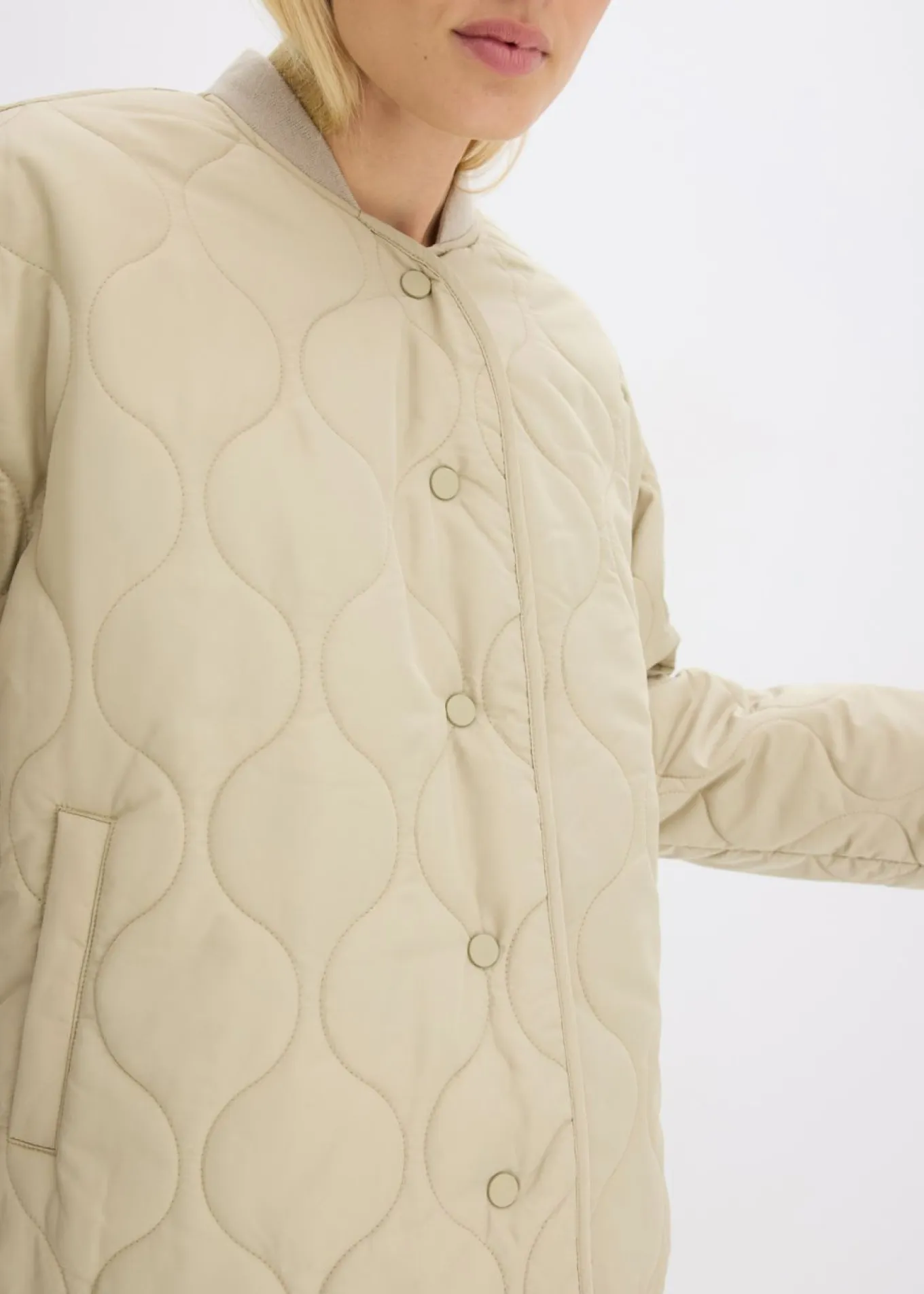 Chaqueta acolchada ultraligera con corte holgado