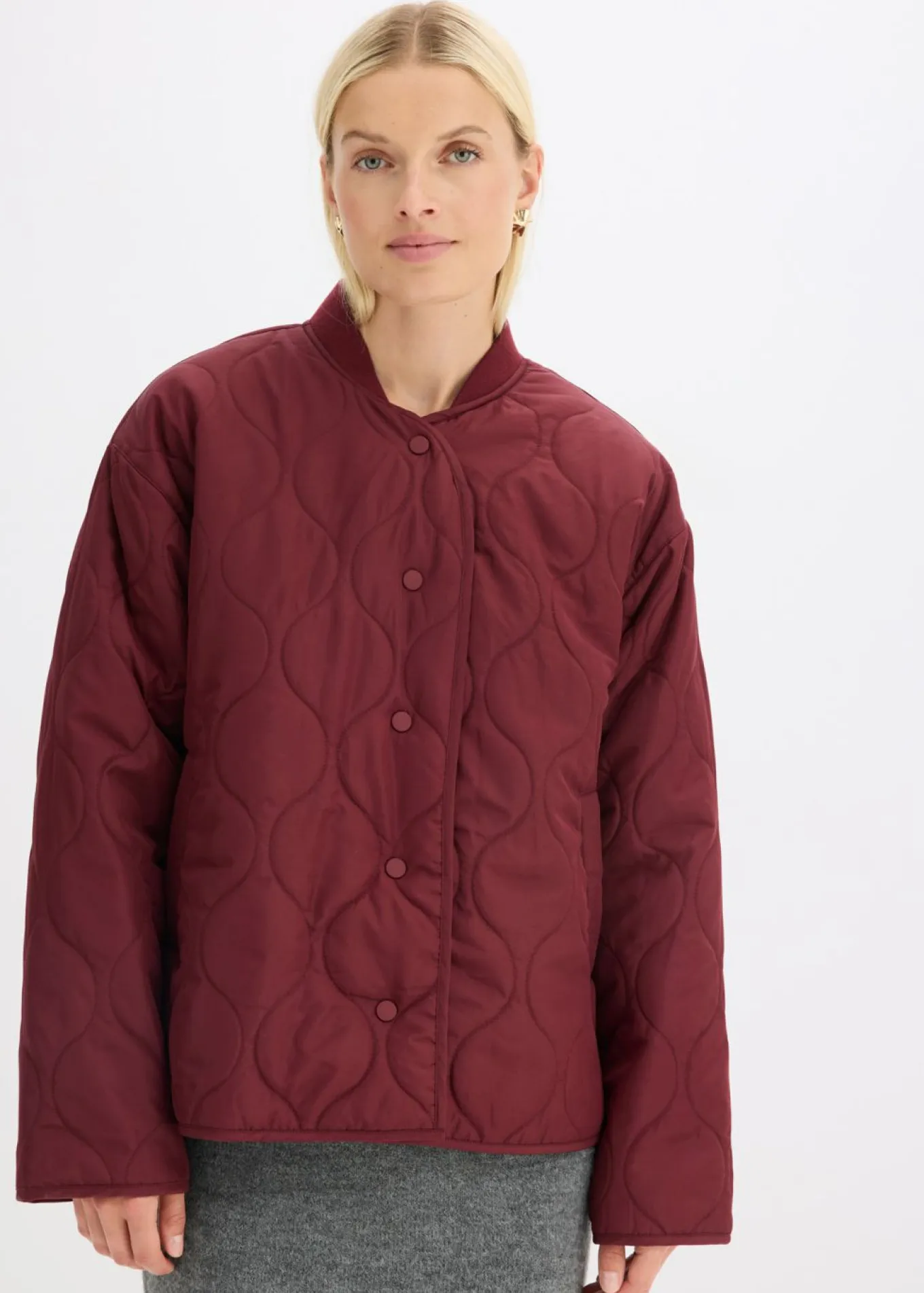 Chaqueta acolchada ultraligera con corte holgado