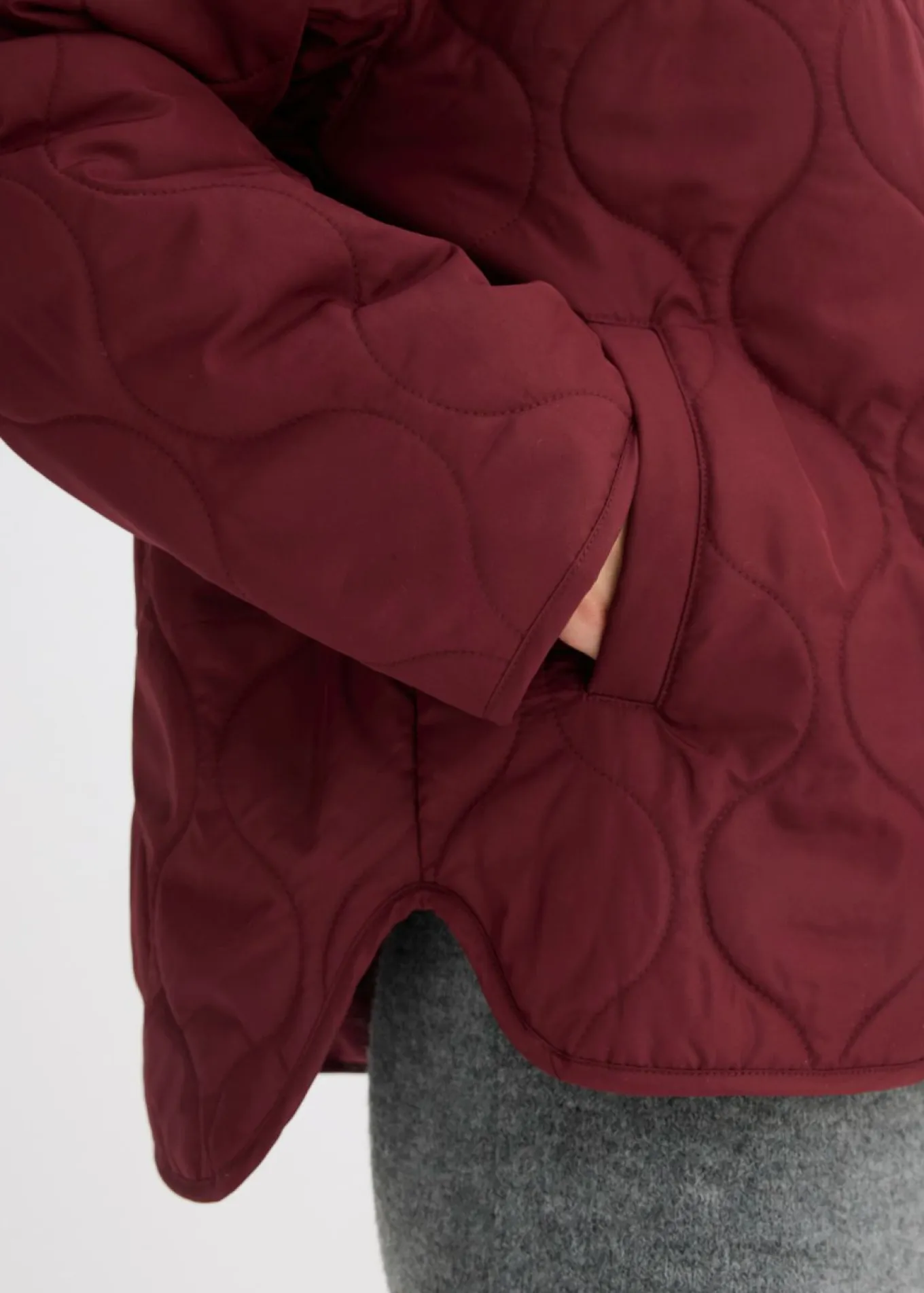 Chaqueta acolchada ultraligera con corte holgado