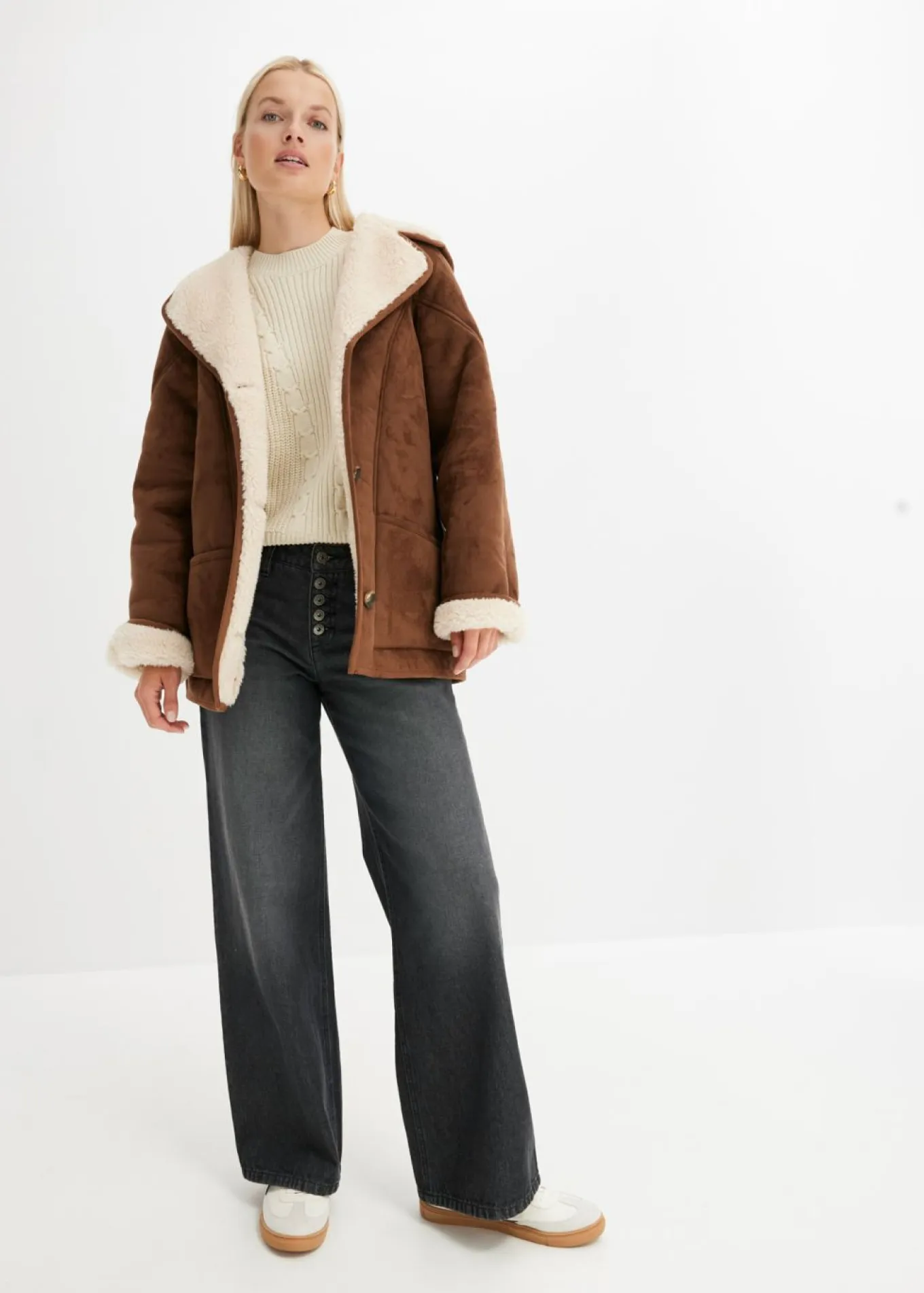 Chaqueta con capucha