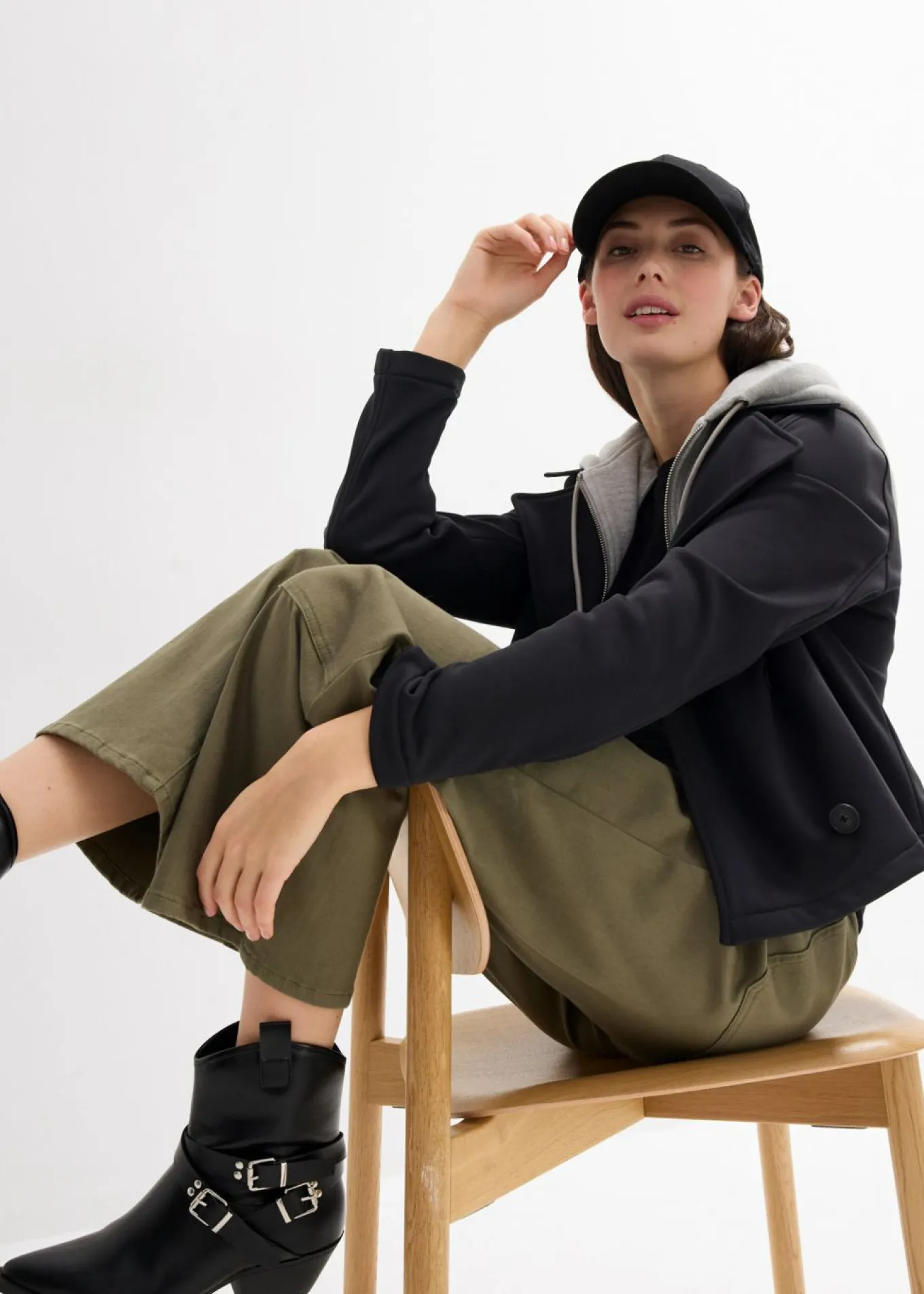 Chaqueta con capucha desmontable