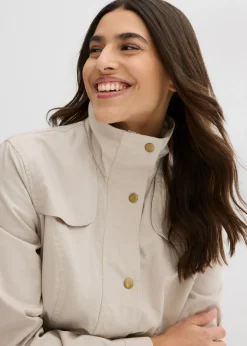Chaqueta con cuello alto