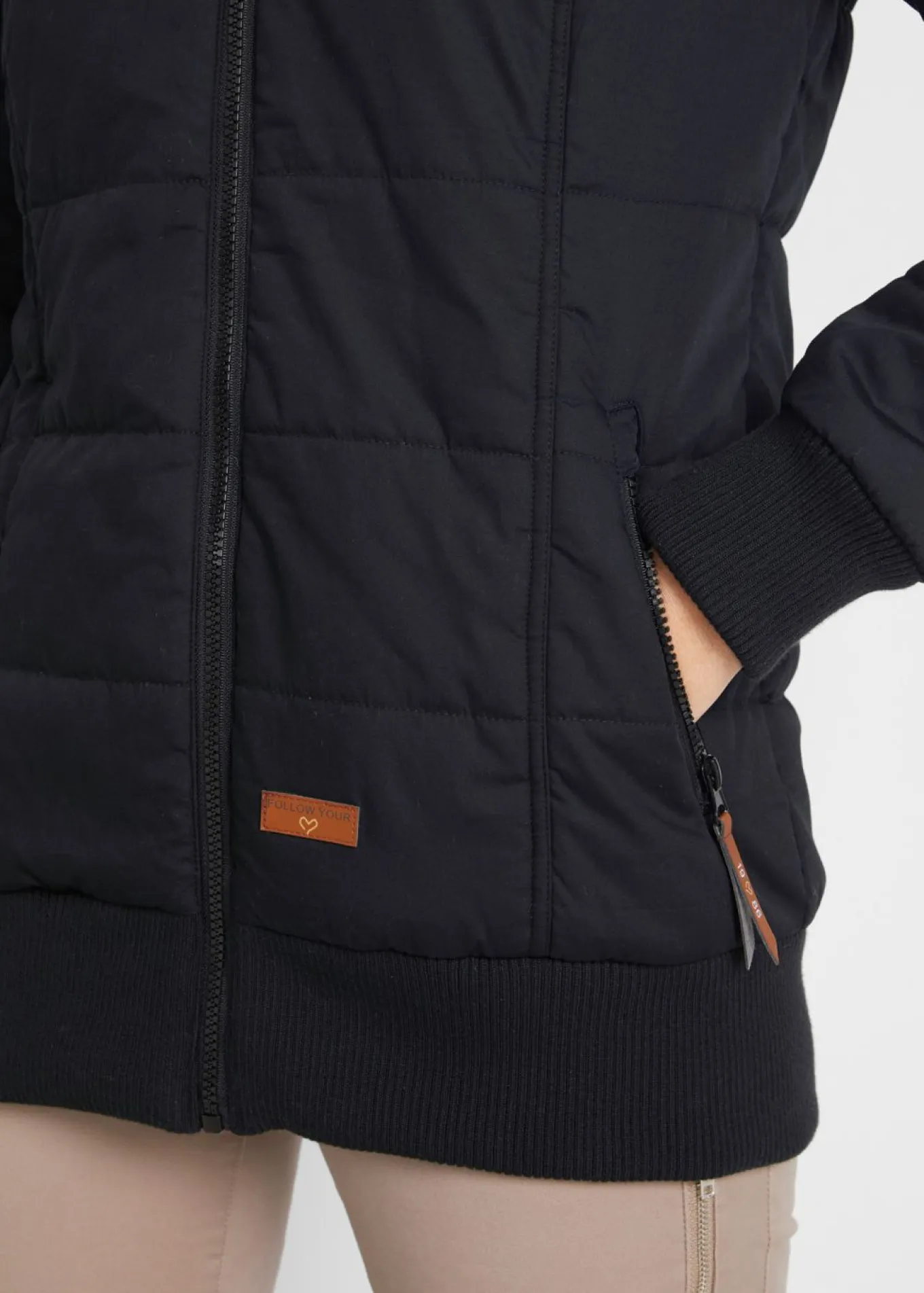 Chaqueta con detalles de piel sintética para exteriores