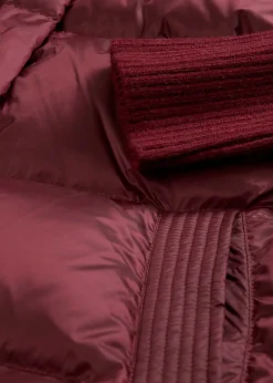 Chaqueta con plumón reciclado y mangas de punto