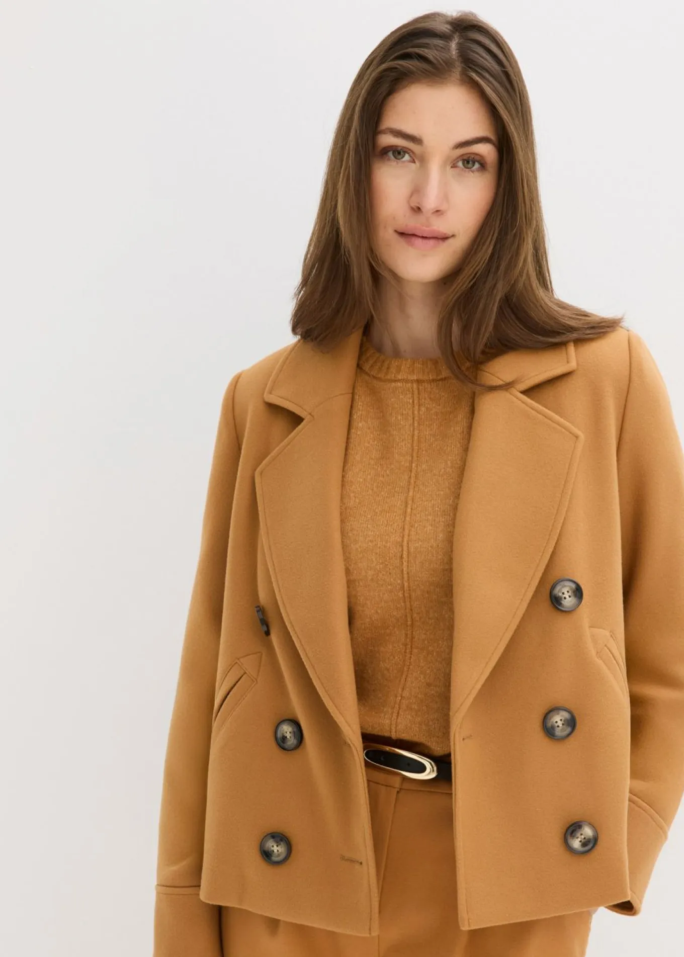 Chaqueta corta con aspecto de lana