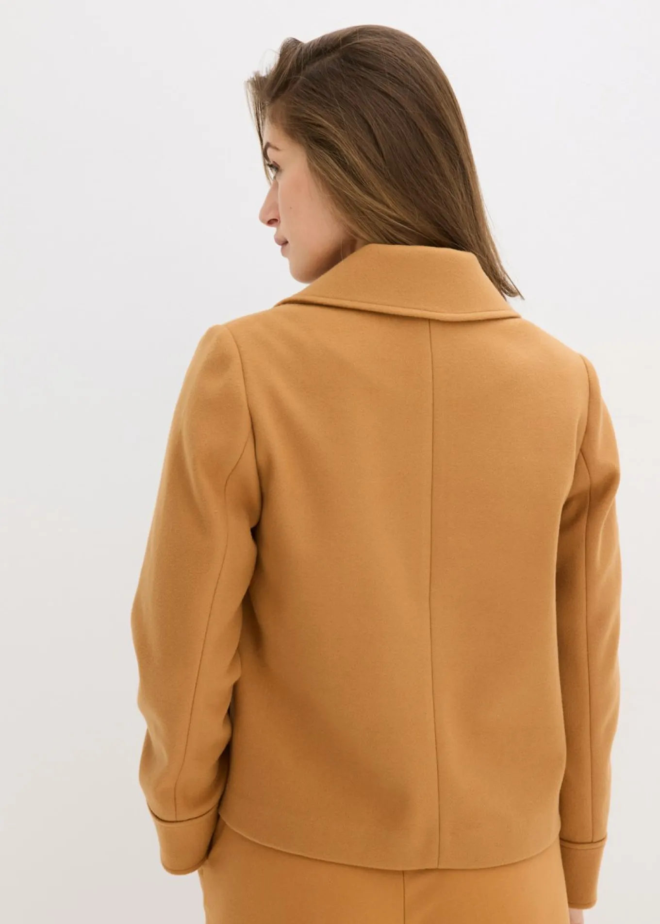 Chaqueta corta con aspecto de lana
