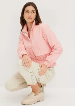 Chaqueta corta con cordón ajustable en la cintura