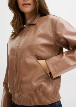 Chaqueta corta de piel sintética