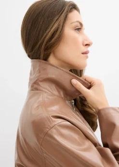 Chaqueta corta de piel sintética