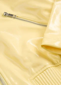 Chaqueta corta de piel sintética