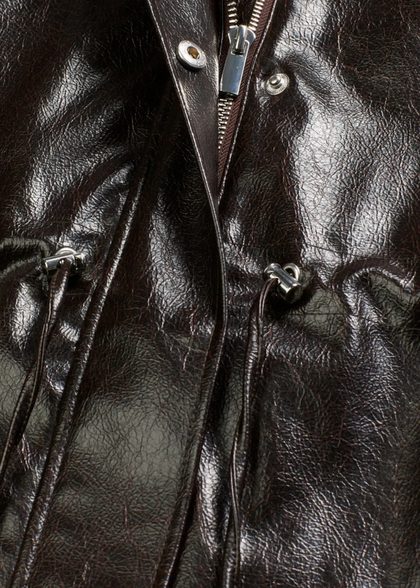 Chaqueta de charol sintético