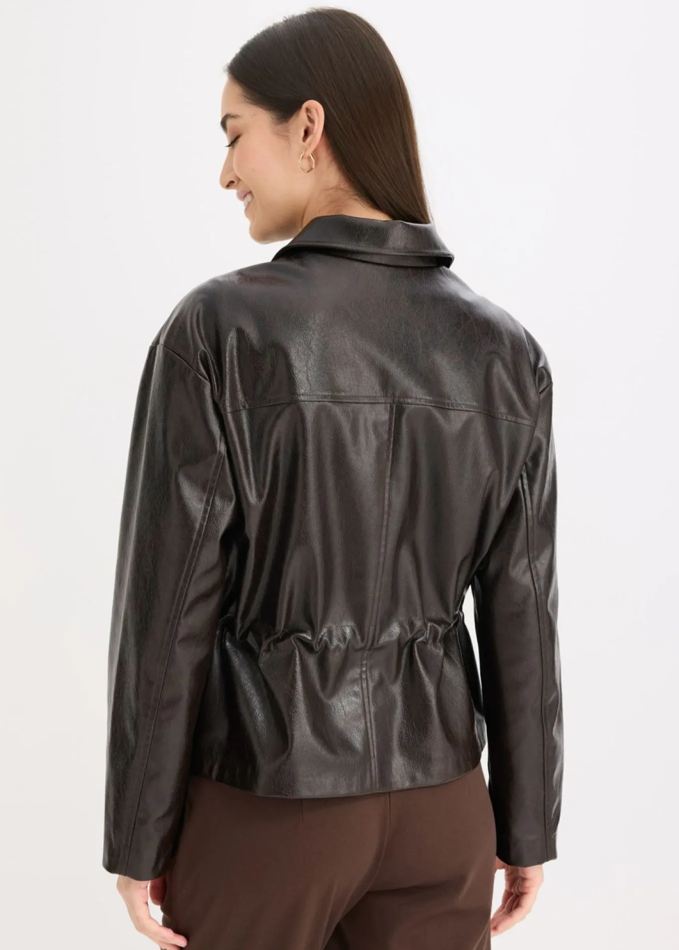 Chaqueta de charol sintético