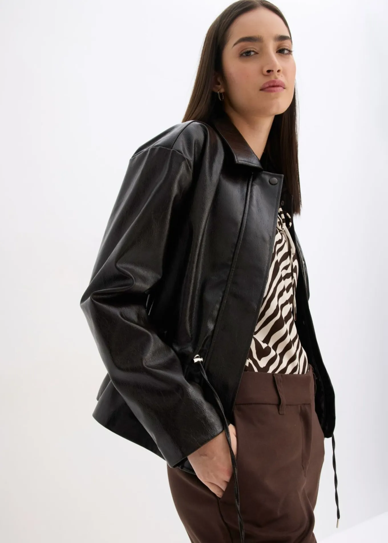 Chaqueta de charol sintético