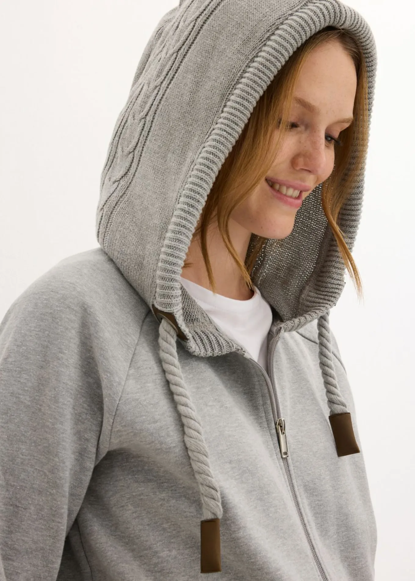 Chaqueta de chándal con capucha de punto y bolsillo
