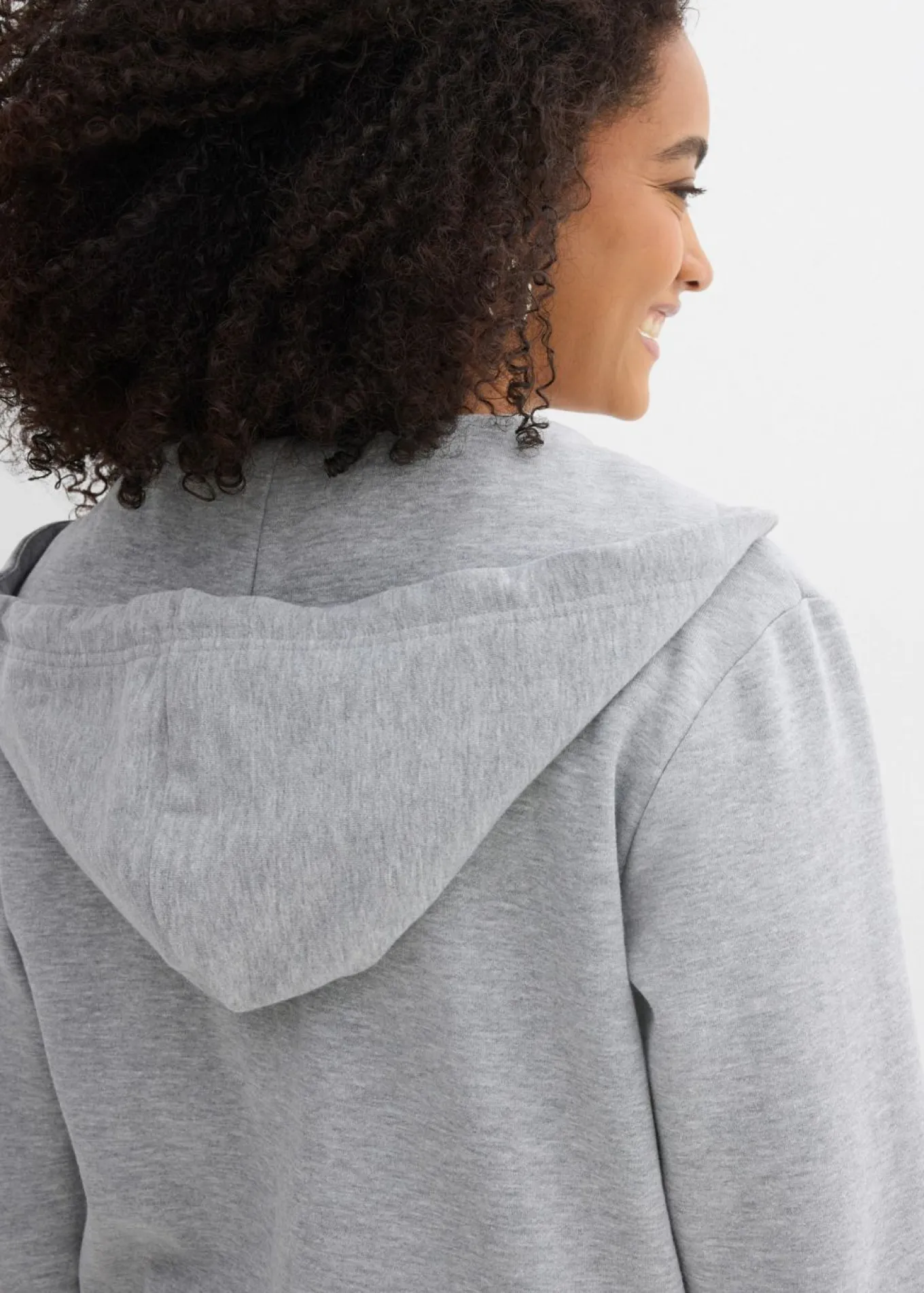 Chaqueta de chándal con capucha y poliéster reciclado