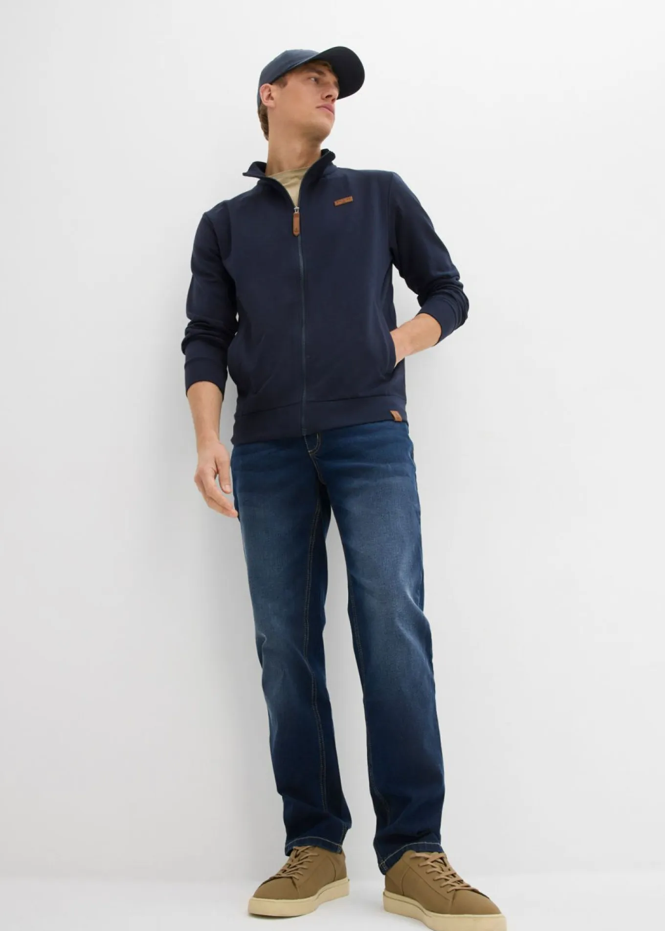 Chaqueta de chándal con cuello alto con detalles de piel sintética