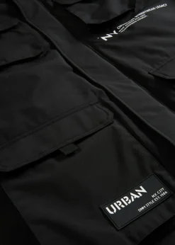 Chaqueta de invierno con capucha y muchos bolsillos prácticos