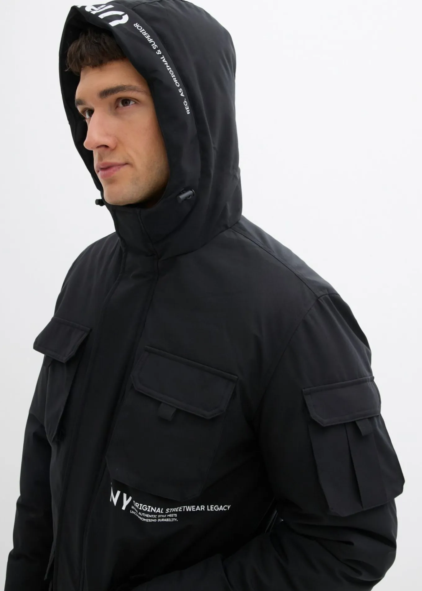 Chaqueta de invierno con capucha y muchos bolsillos prácticos
