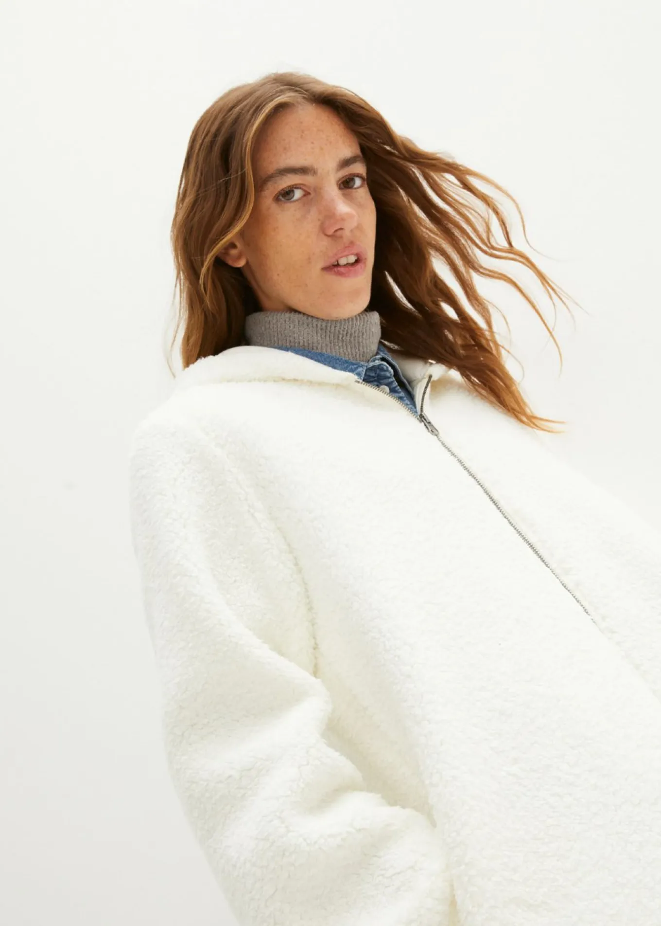 Chaqueta de peluche, corte en A, con aberturas laterales