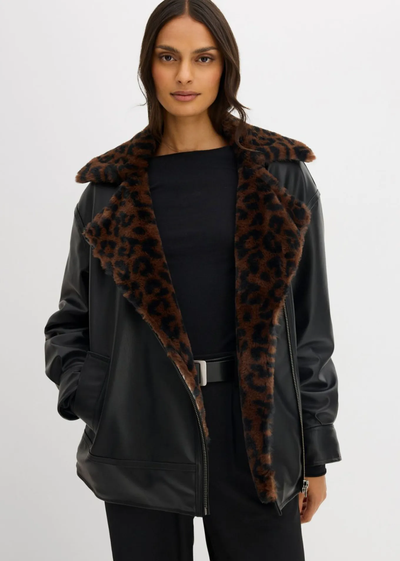 Chaqueta de piel sintética con pelo sintético de leopardo