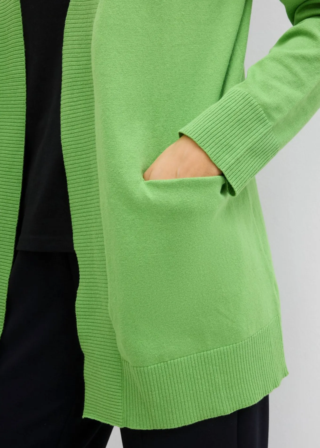 Chaqueta de punto con bolsillos y manga larga