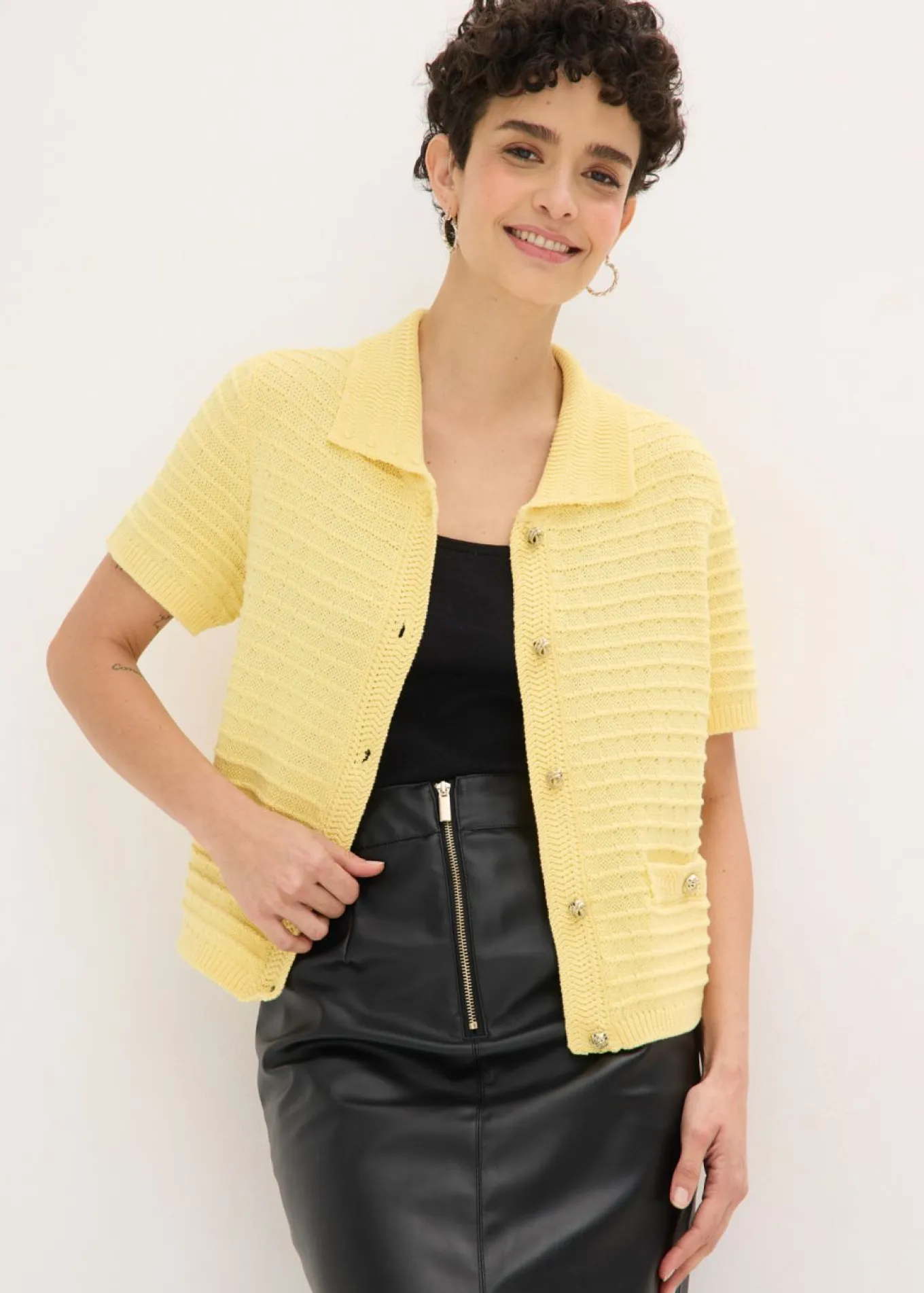 Chaqueta de punto con botones decorativos