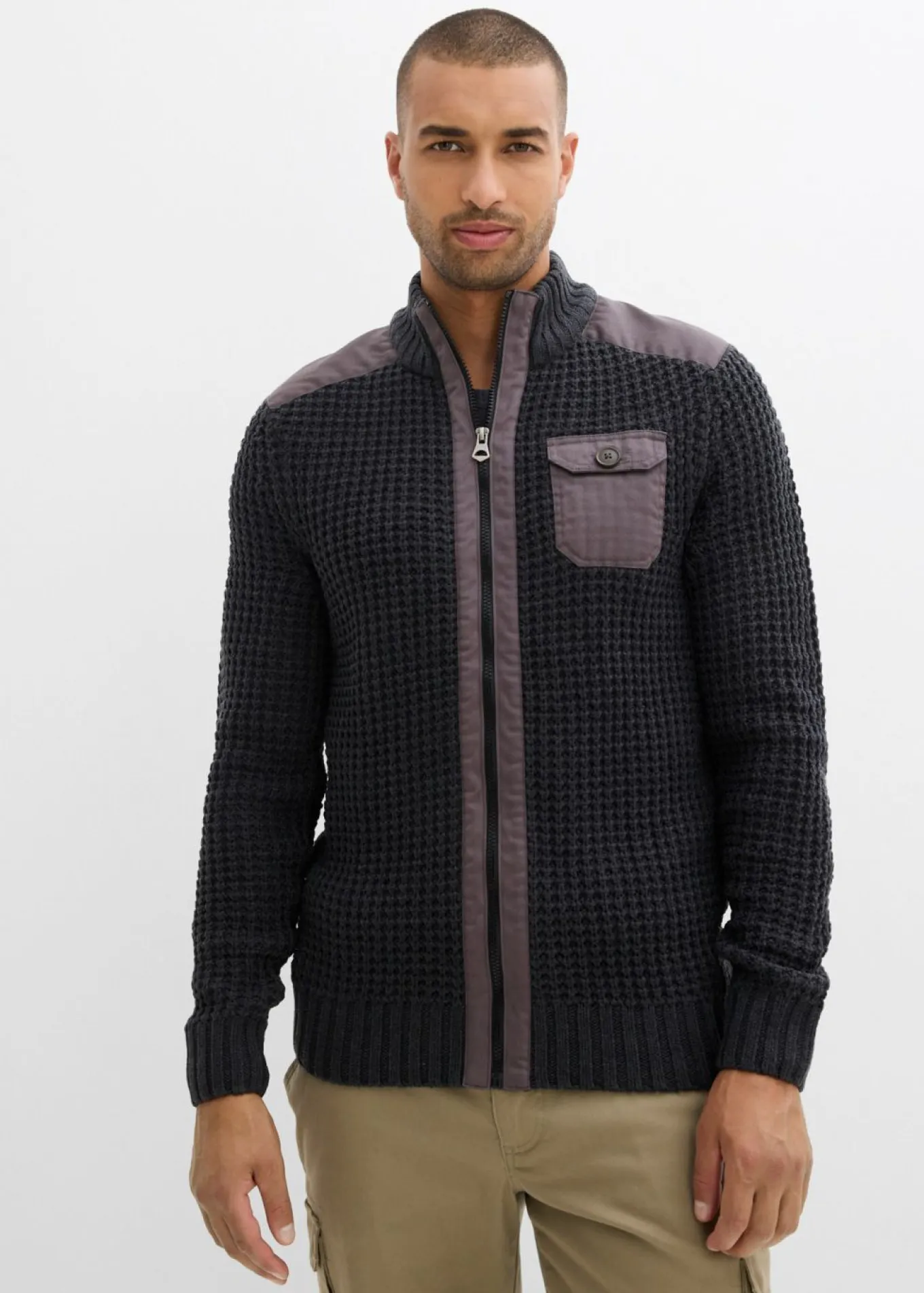 Chaqueta de punto grueso con estructura de barquillo y práctico bolsillo en el pecho