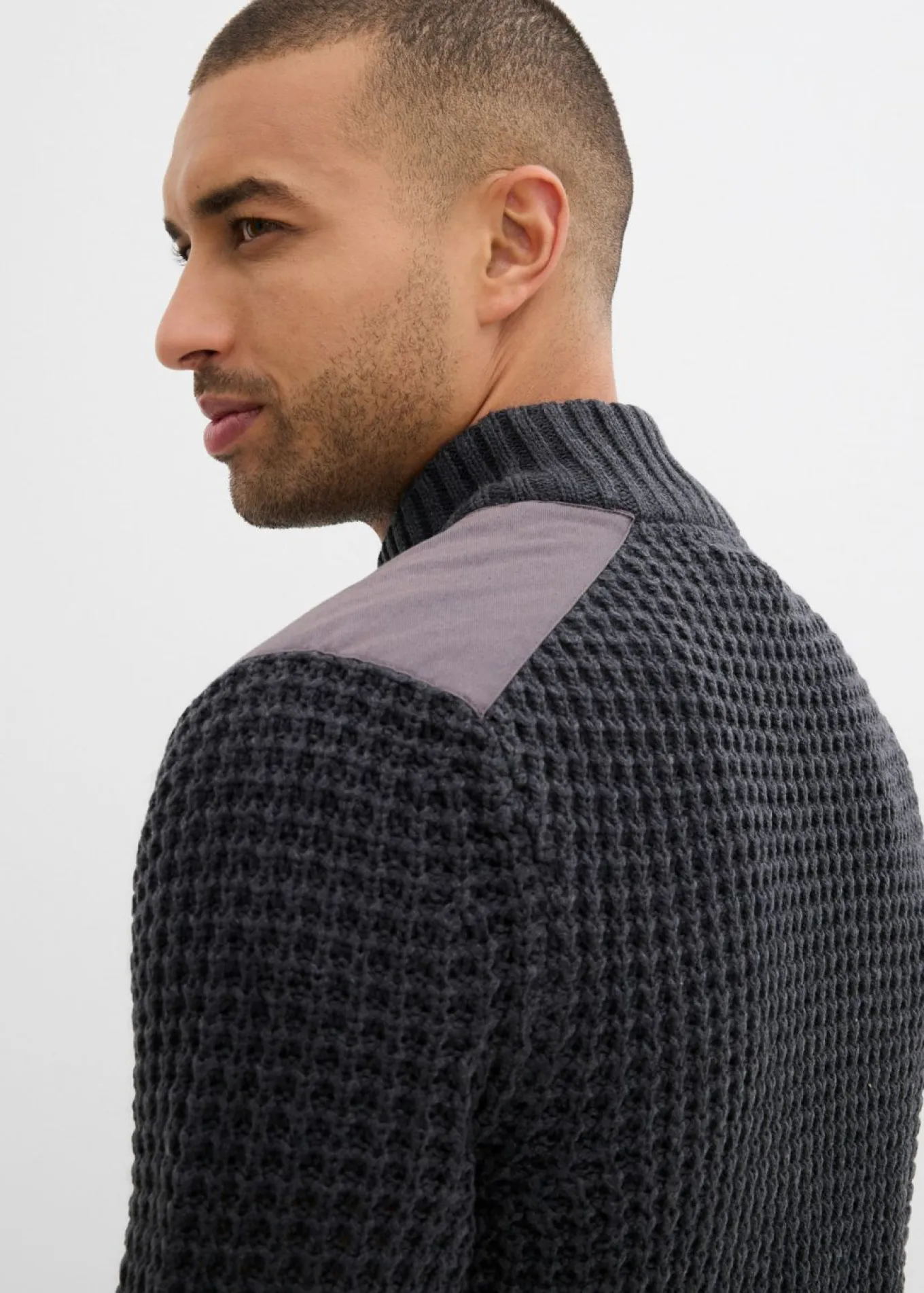 Chaqueta de punto grueso con estructura de barquillo y práctico bolsillo en el pecho