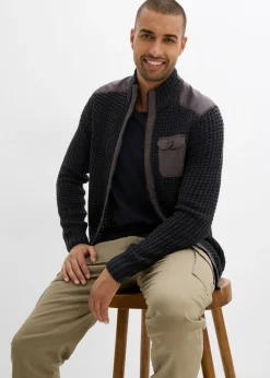 Chaqueta de punto grueso con estructura de barquillo y práctico bolsillo en el pecho