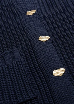Chaqueta de punto grueso con botones con efecto martillado