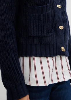 Chaqueta de punto grueso con botones con efecto martillado