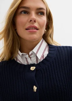 Chaqueta de punto grueso con botones con efecto martillado