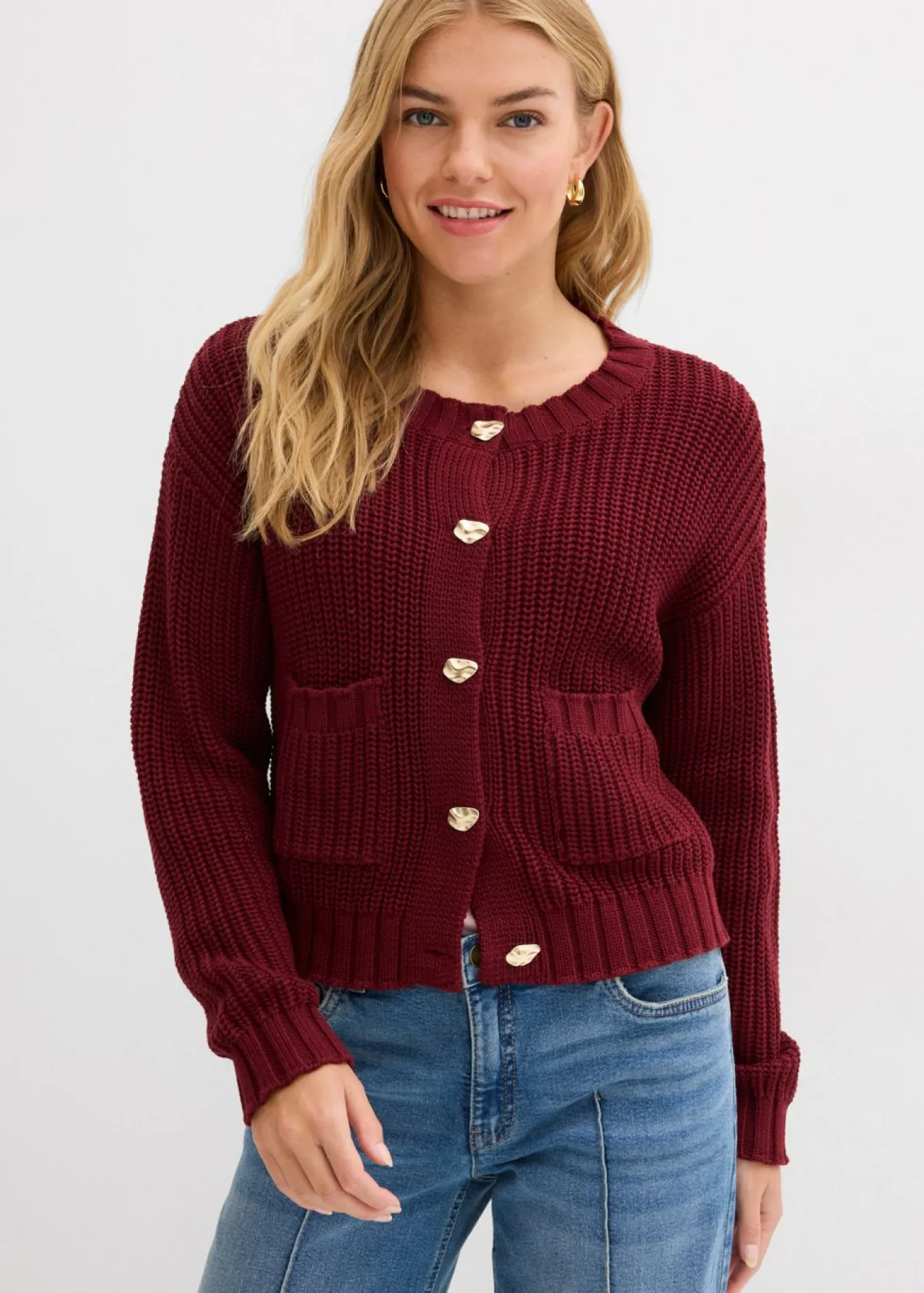 Chaqueta de punto grueso con botones con efecto martillado