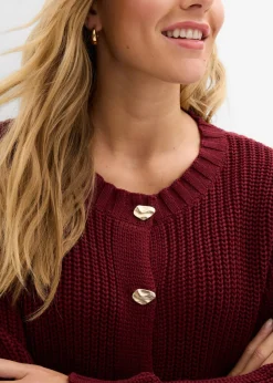 Chaqueta de punto grueso con botones con efecto martillado