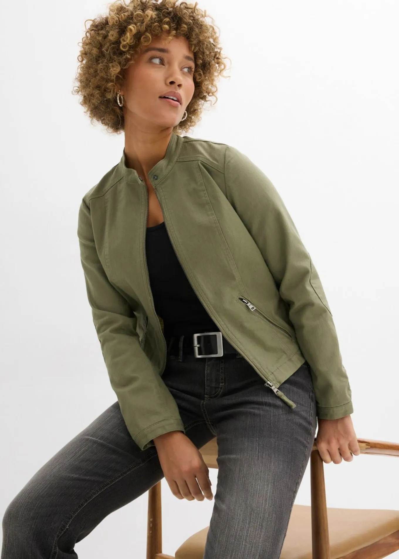 Chaqueta de sarga de algodón con insertos elásticos en los laterales