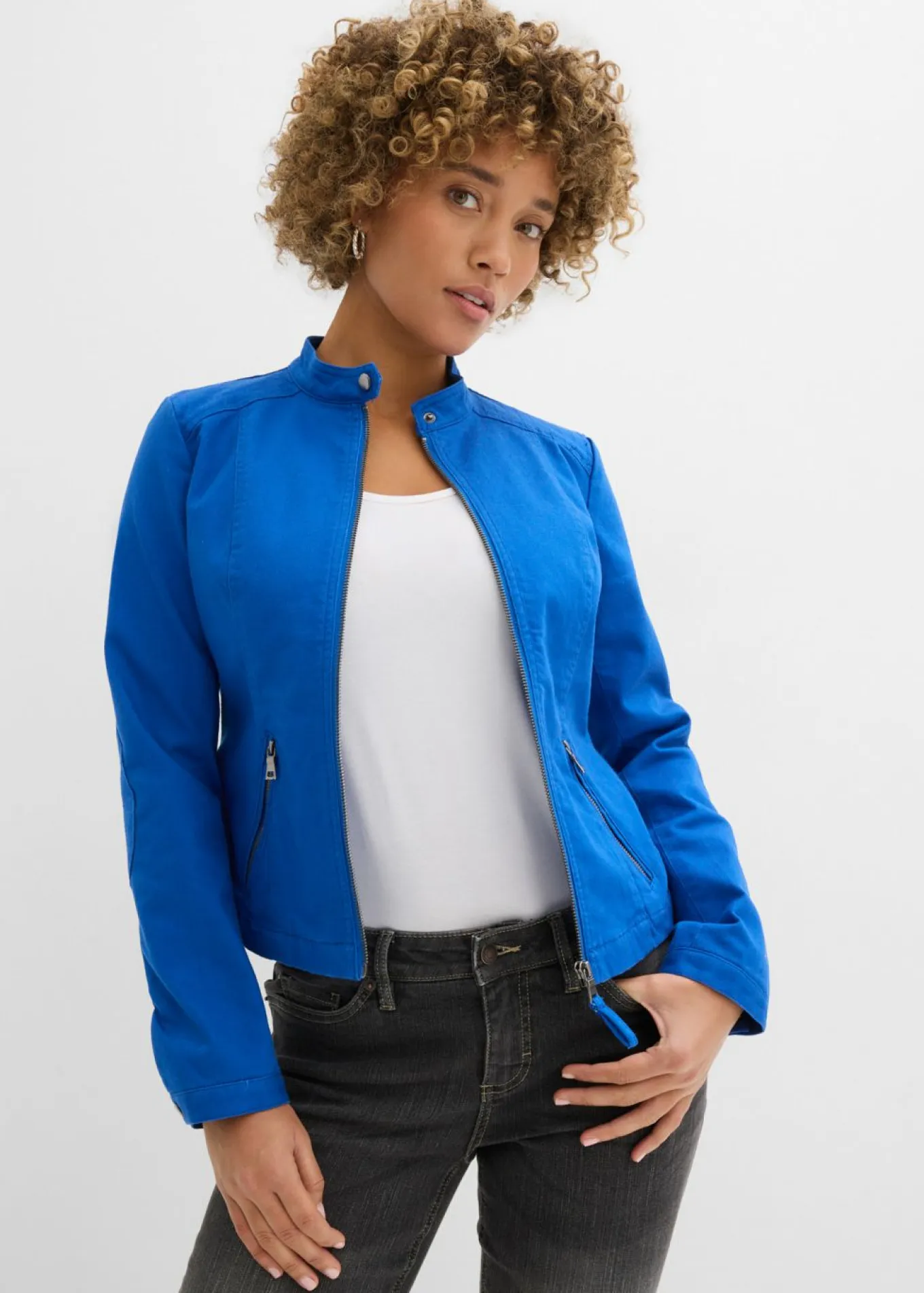 Chaqueta de sarga de algodón con insertos elásticos en los laterales