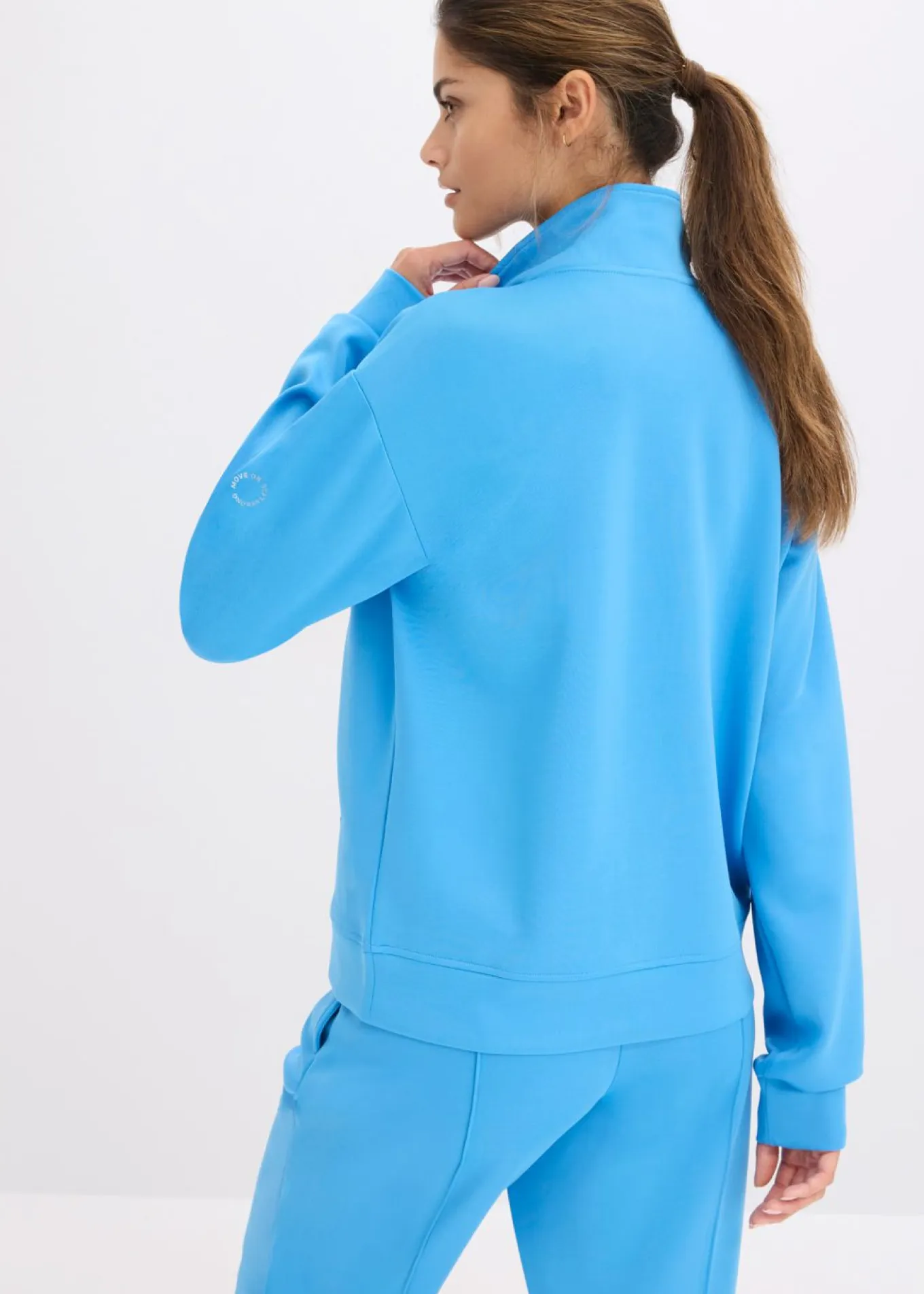 Chaqueta deportiva con cuello alto