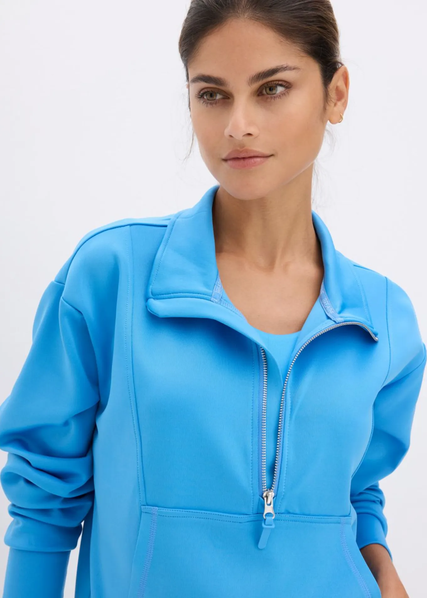Chaqueta deportiva con cuello alto