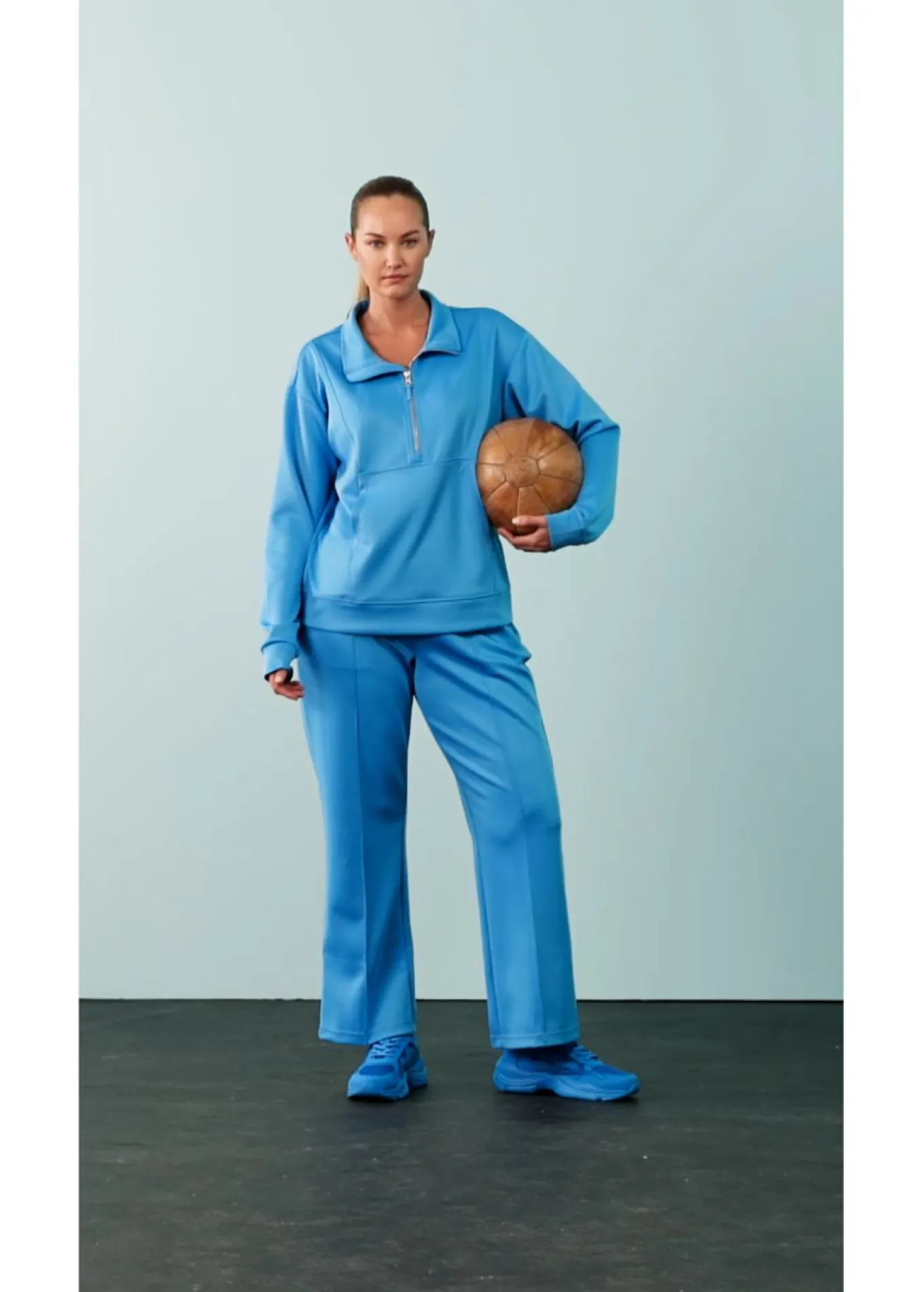 Chaqueta deportiva con cuello alto